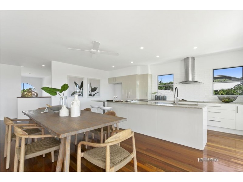 16 Southern Cross Parade, Sunrise Beach QLD 4567