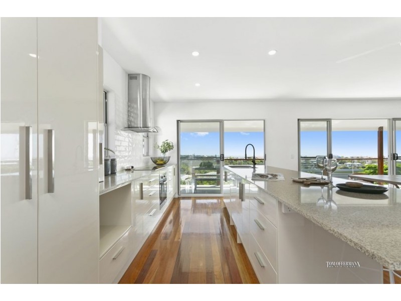 16 Southern Cross Parade, Sunrise Beach QLD 4567