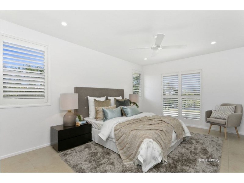 16 Southern Cross Parade, Sunrise Beach QLD 4567