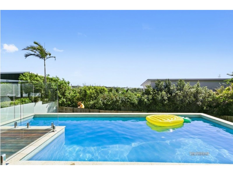 16 Southern Cross Parade, Sunrise Beach QLD 4567