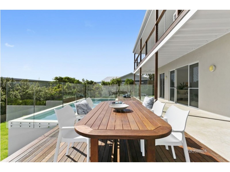 16 Southern Cross Parade, Sunrise Beach QLD 4567