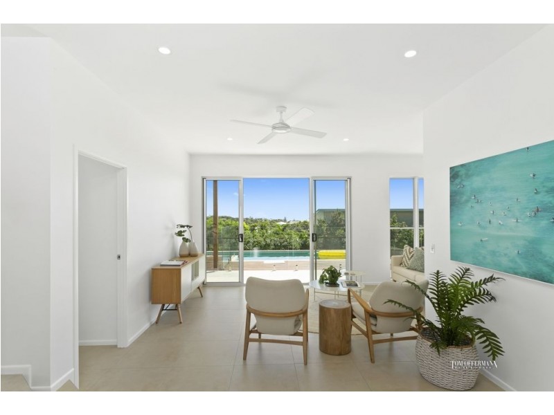 16 Southern Cross Parade, Sunrise Beach QLD 4567