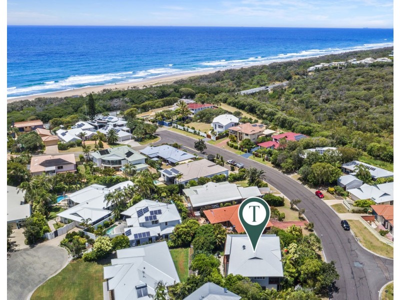 12 Wavecrest Drive, Castaways Beach QLD 4567