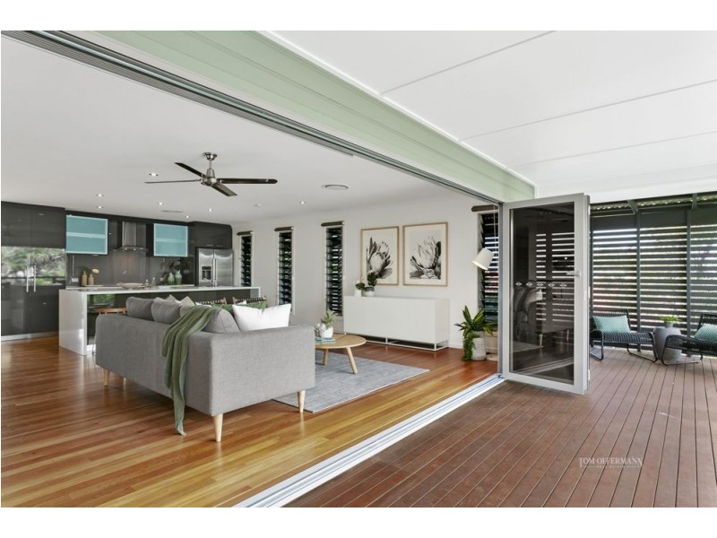 12 Wavecrest Drive, Castaways Beach QLD 4567