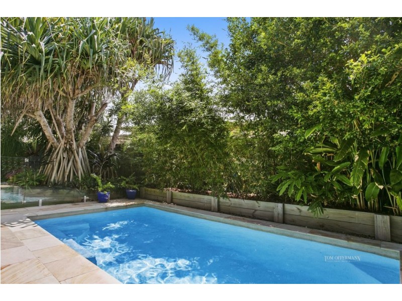 12 Wavecrest Drive, Castaways Beach QLD 4567