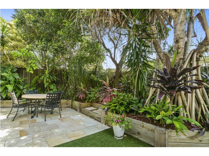 12 Wavecrest Drive, Castaways Beach QLD 4567