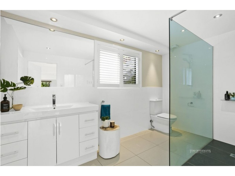 12 Wavecrest Drive, Castaways Beach QLD 4567