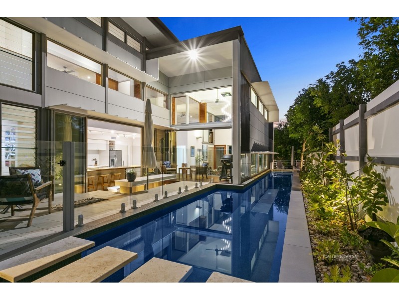 7 Lake Edge Drive, Noosa Heads QLD 4567