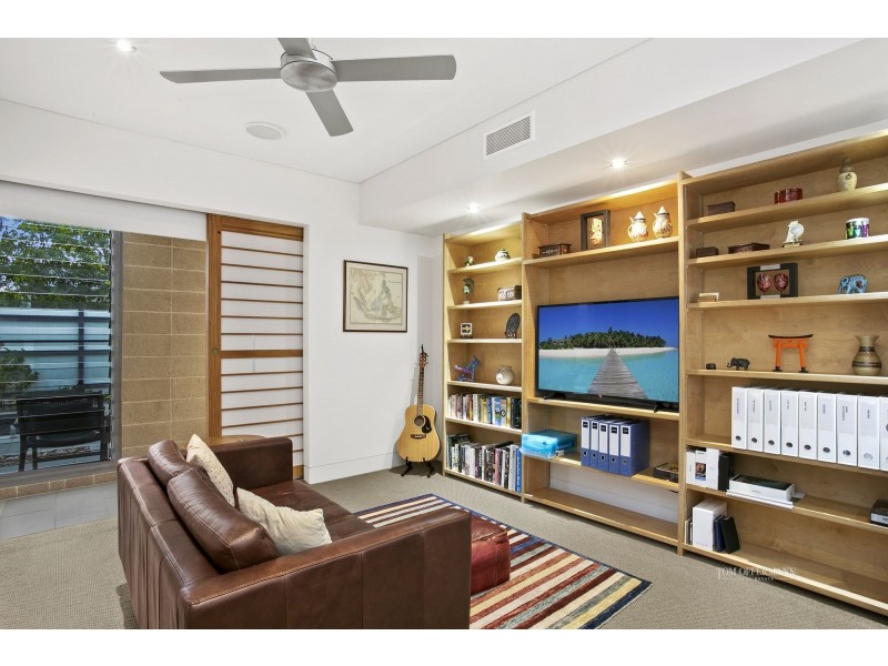 7 Lake Edge Drive, Noosa Heads QLD 4567