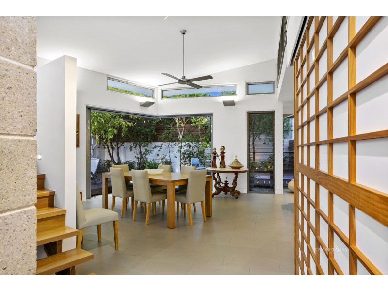 7 Lake Edge Drive, Noosa Heads QLD 4567