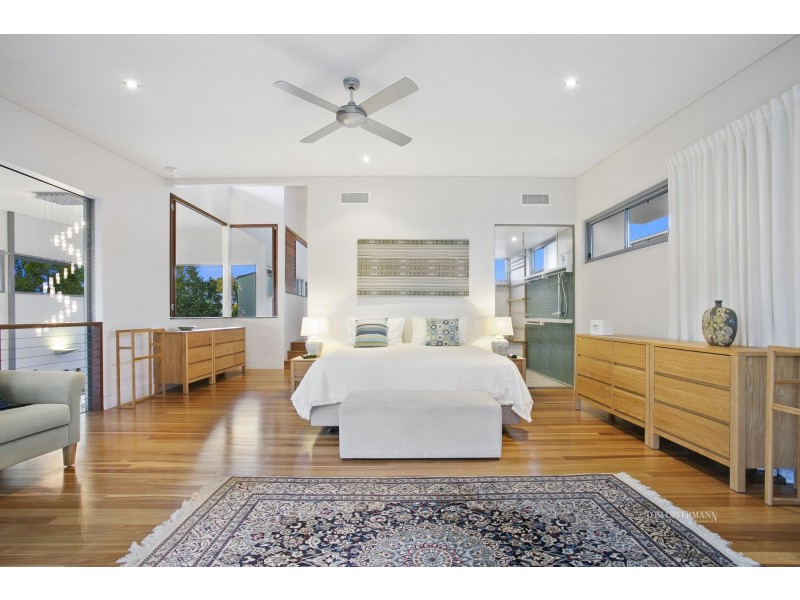7 Lake Edge Drive, Noosa Heads QLD 4567