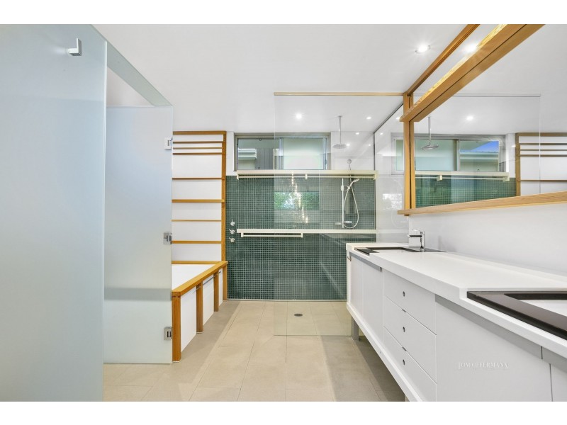 7 Lake Edge Drive, Noosa Heads QLD 4567