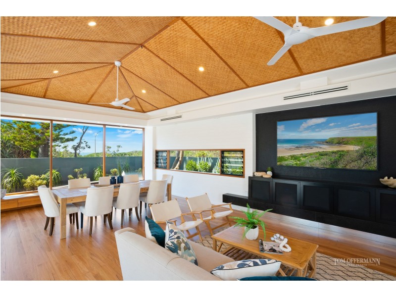 2 Wavecrest Drive, Castaways Beach QLD 4567