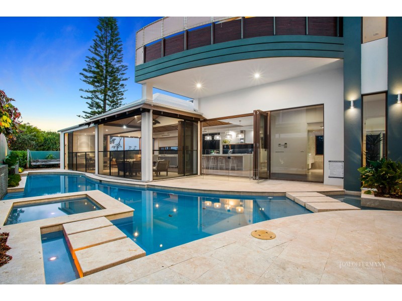 2 Wavecrest Drive, Castaways Beach QLD 4567