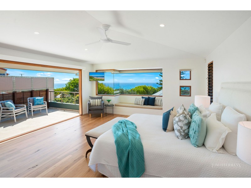 2 Wavecrest Drive, Castaways Beach QLD 4567