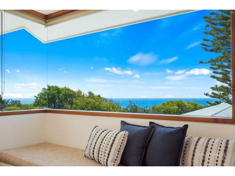 2 Wavecrest Drive, Castaways Beach QLD 4567