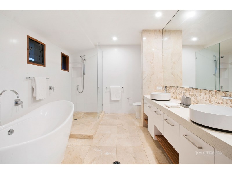 2 Wavecrest Drive, Castaways Beach QLD 4567