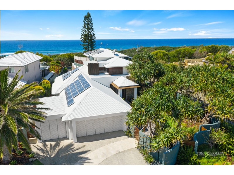 2 Wavecrest Drive, Castaways Beach QLD 4567