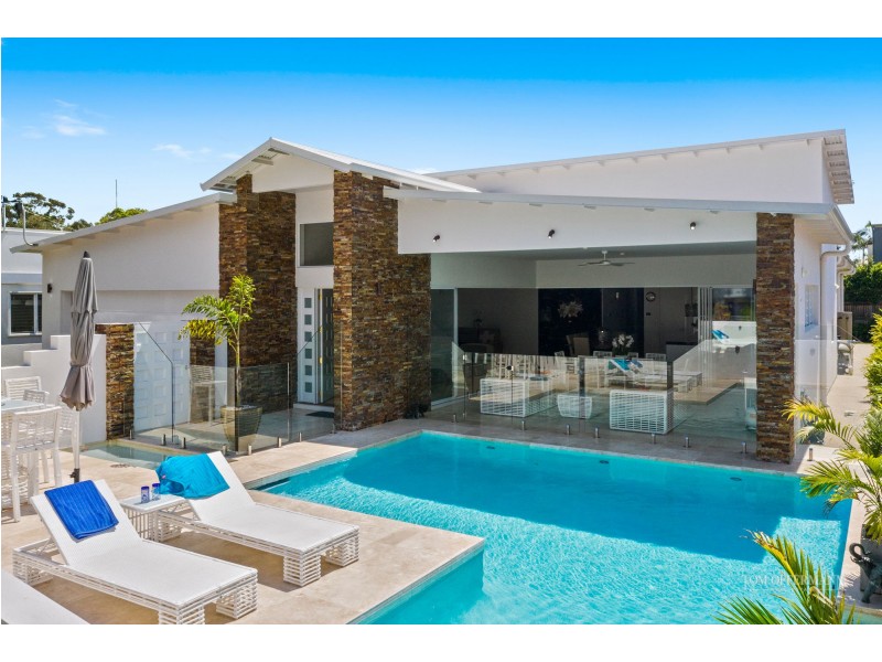 3 Robert Street, Noosaville QLD 4566
