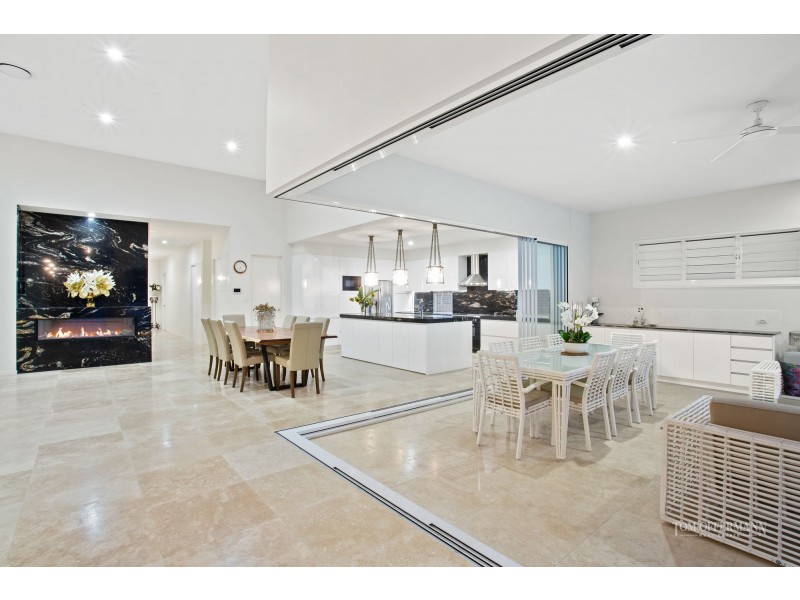 3 Robert Street, Noosaville QLD 4566