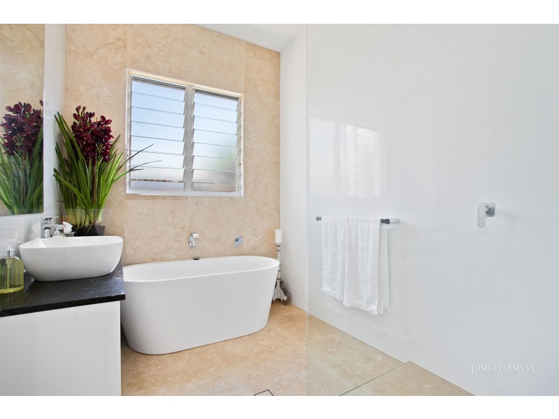 3 Robert Street, Noosaville QLD 4566