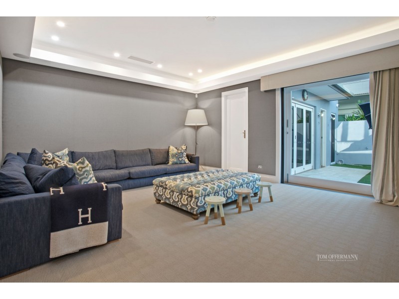 8 Noosa Parade, Noosa Heads QLD 4567