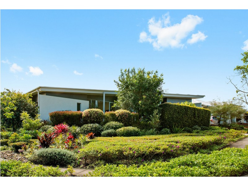 5 Lake Edge Drive, Noosa Heads QLD 4567