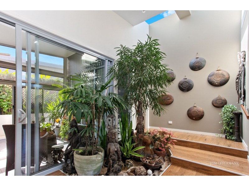 5 Lake Edge Drive, Noosa Heads QLD 4567