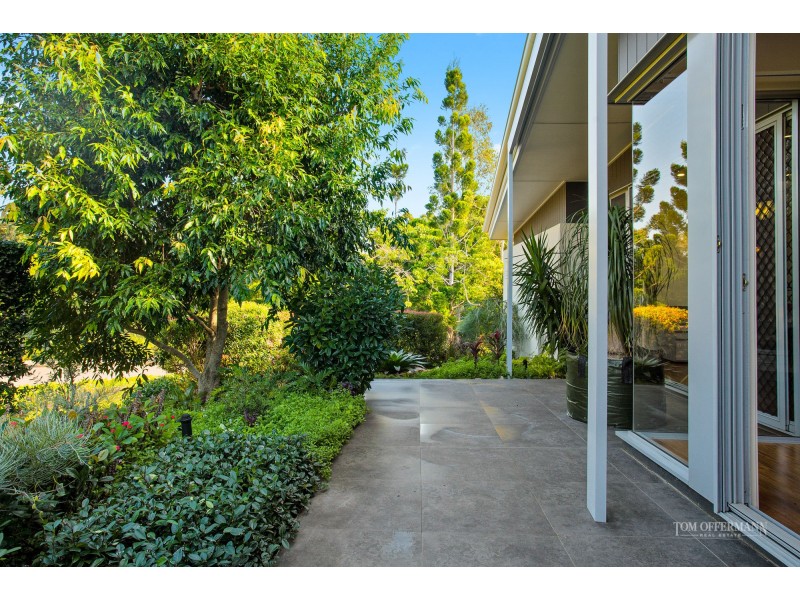 5 Lake Edge Drive, Noosa Heads QLD 4567