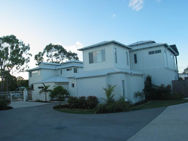 5/2 Lake Weyba Drive, Noosaville QLD 4566