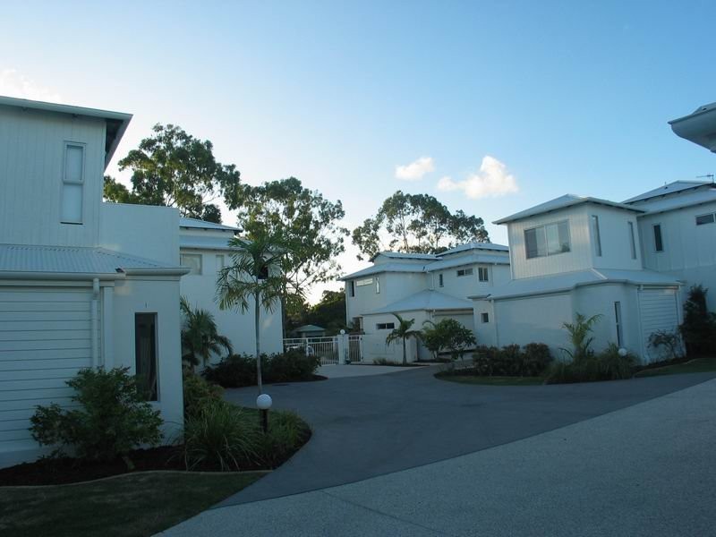 5/2 Lake Weyba Drive, Noosaville QLD 4566
