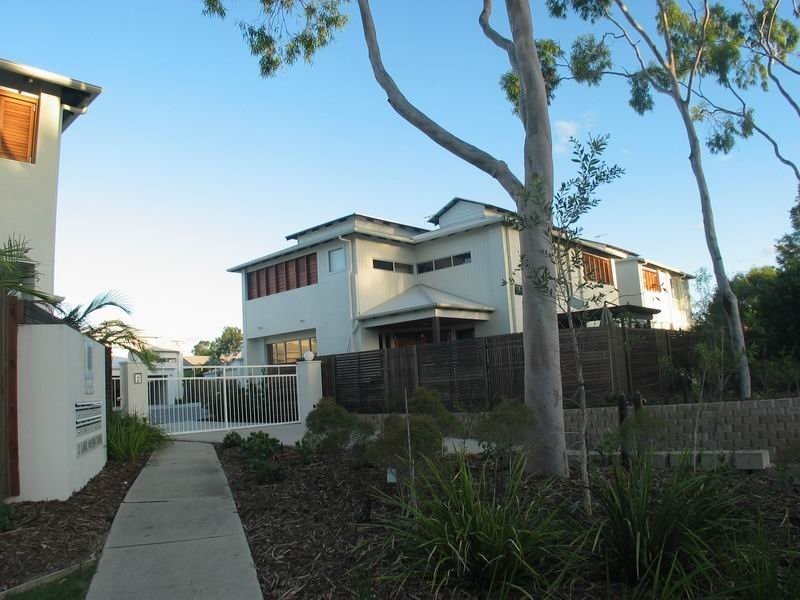 5/2 Lake Weyba Drive, Noosaville QLD 4566