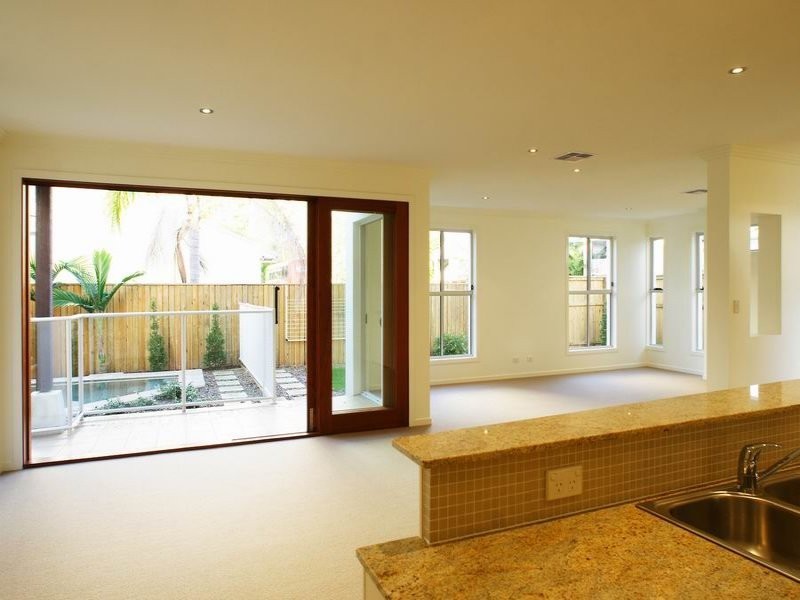 5/2 Lake Weyba Drive, Noosaville QLD 4566