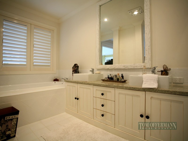 8 Starboard Ave, Noosaville QLD 4566