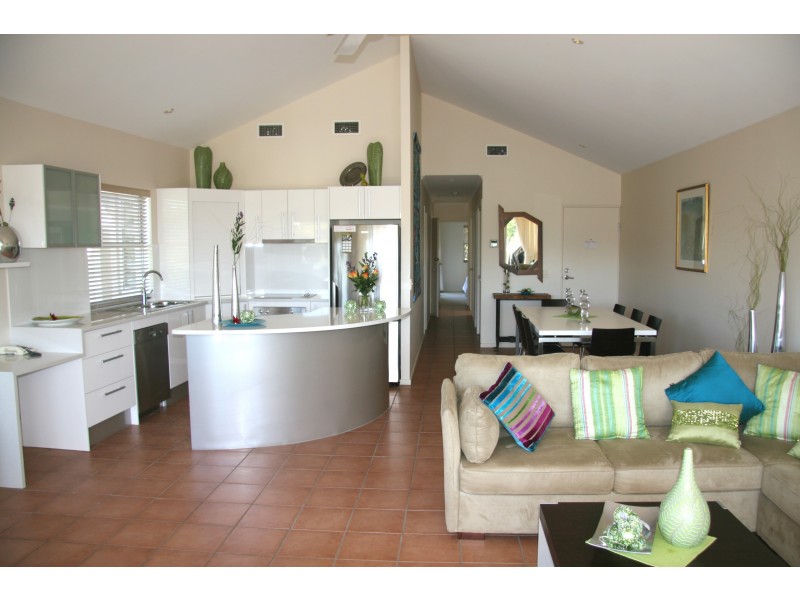 3/11 Russell Street, Noosaville QLD 4566