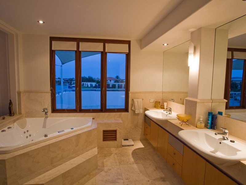 33 Saltwater Avenue, Noosa Waters QLD 4566