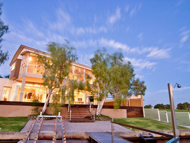 4 Leeside Place, Noosa Waters QLD 4566