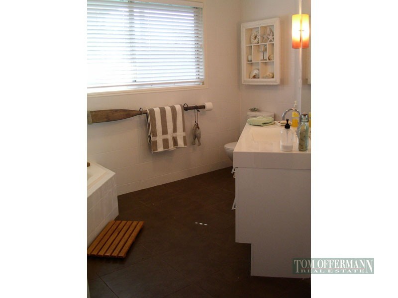 20 Southern Cross Parade, Sunrise Beach QLD 4567