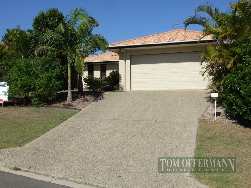 16 Moonbeam Crescent, Castaways Beach QLD 4567