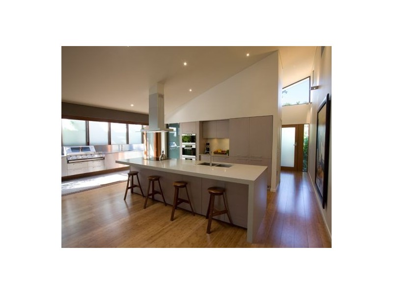 16 Noosa Parade, Noosa Heads QLD 4567
