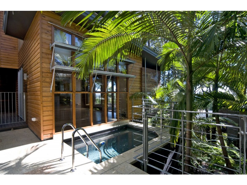 12 Bayview Road, Noosa Heads QLD 4567