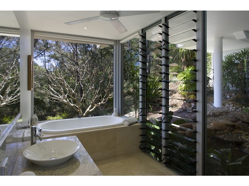 27 Bay View Road, Noosa Heads QLD 4567