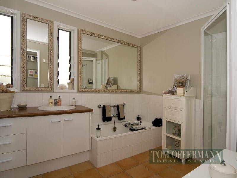 65 Lake Weyba Drive, Noosaville QLD 4566