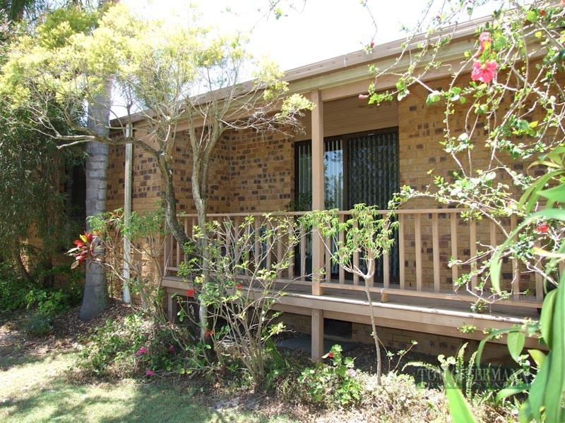 8 Orcades St, Sunrise Beach QLD 4567