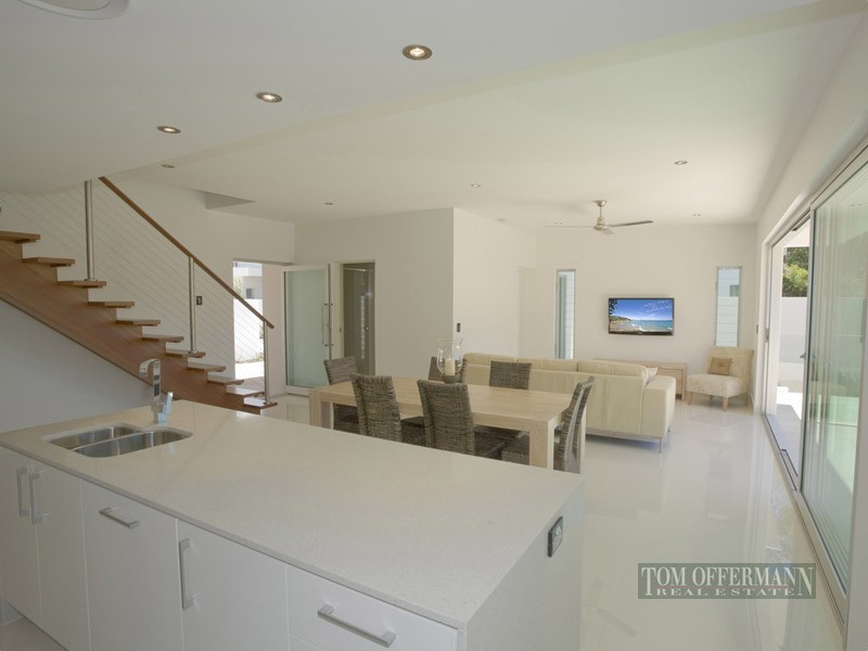 8-10 Nannygai St, Noosaville QLD 4566
