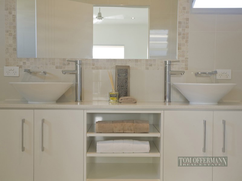 8-10 Nannygai St, Noosaville QLD 4566