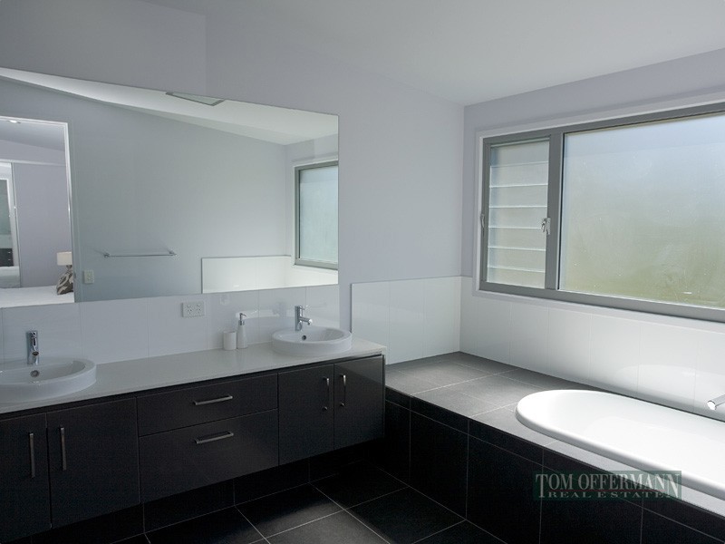 15 Beach Road, Noosa North Shore QLD 4565