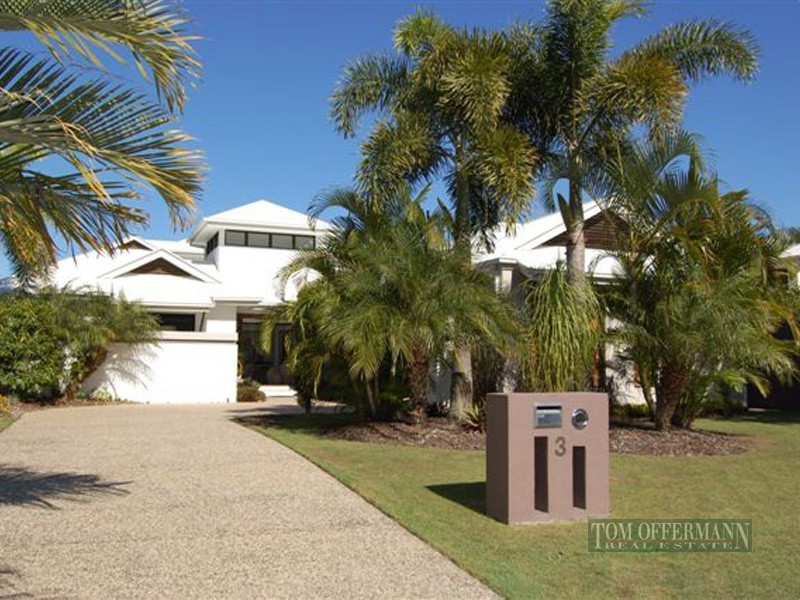 3 Topsails Place, Noosa Waters QLD 4566