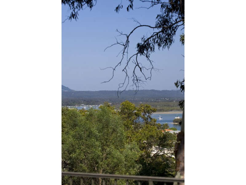 7 Allambi Rise, Little Cove QLD 4567