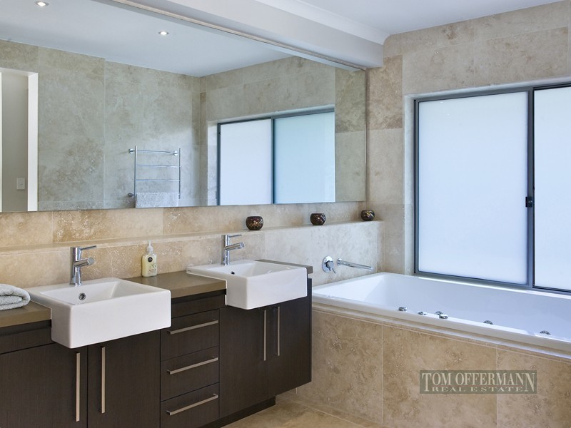 11 Attenuatta Place, Noosaville QLD 4566